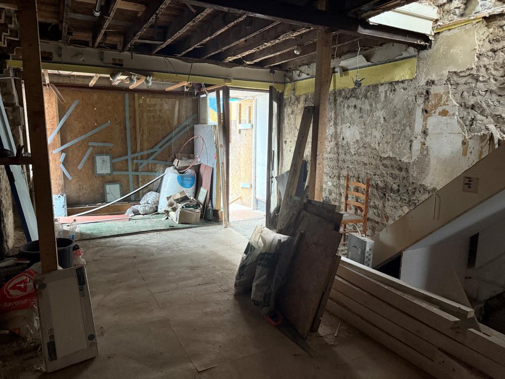 Lot: 52 - FREEHOLD SHOP AND UPPER PARTS IN NEED OF COMPLETE REFURBISHMENT - View of ground floor retail unit from rear